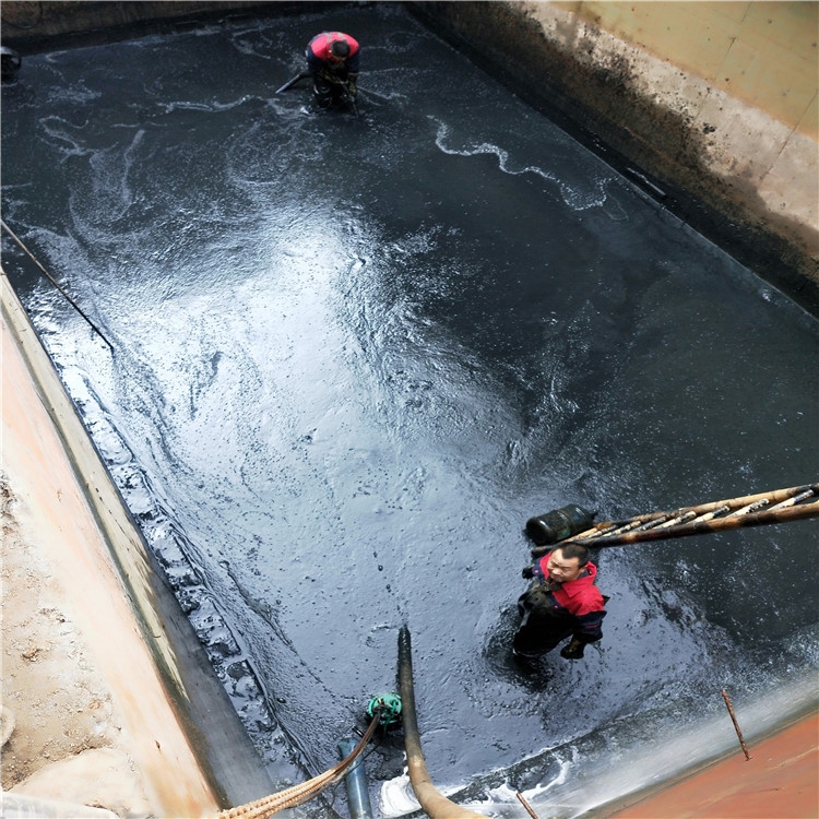 扬子洲废水池清理