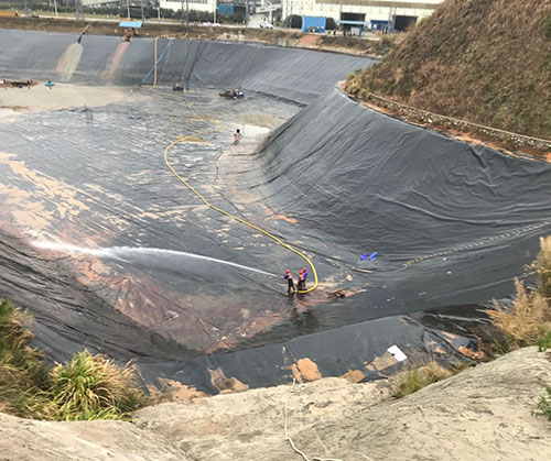 扬子洲废水池清理