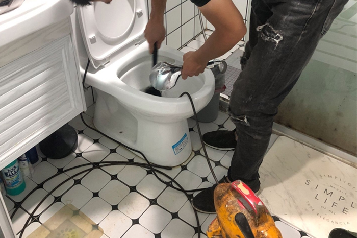 扬子洲马桶堵塞自己疏通还是找师傅?专业上门服务让你省时更省心